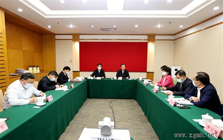 省委省政府应对疫情工作领导小组以视频形式召开扩大会