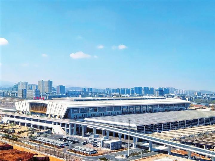 加快建设区域性国际中心城市