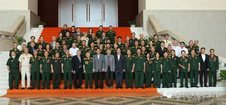 老挝国家主席通论会见援老越南专家和志愿军代表团...