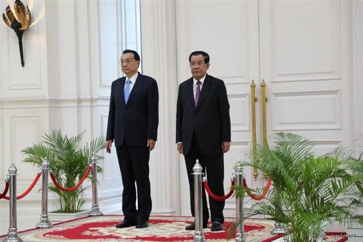 11月9日下午，洪森总理在金边总理府和平大厦与中国国