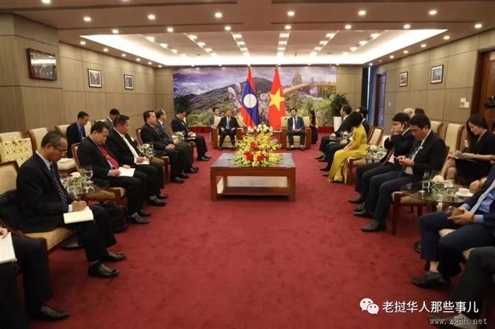 老挝国会副主席康柏访问越南两省，对国会工作进行经验