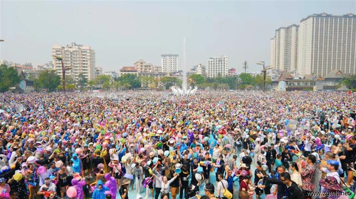 傣历新年节期间景洪市共接待游客158.48万人次，同比增长420.46%
