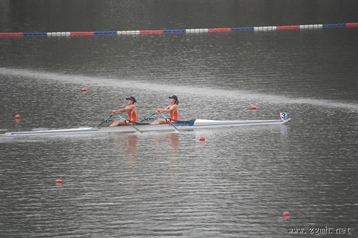 首金！中国选手邹佳琪邱秀萍夺得赛艇女子轻量级双人双桨冠军