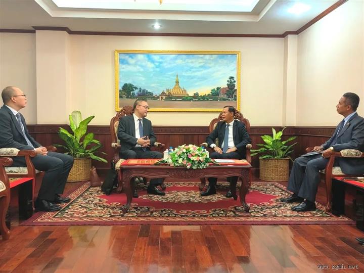驻琅勃拉邦总领事张社平到任拜会老挝副外长坡赛
