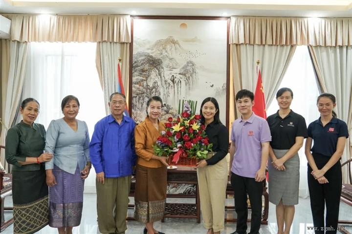 老挝“六七”学校校友会拜会老挝中国文化中心 祝贺中华人民共和国成立74周年