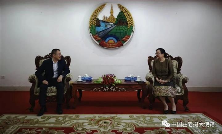王畅临时代办会见老挝国家主席府部长开玛尼