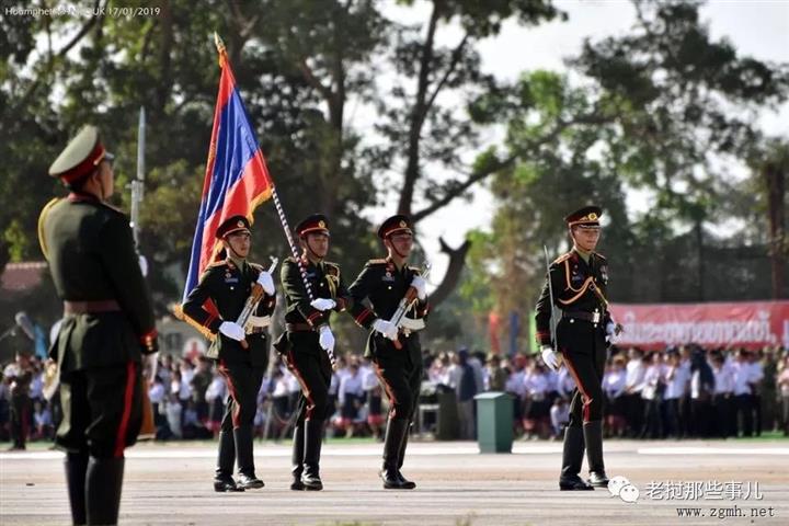老挝国防部副部长视察演练现场，为人民军75周年庆做准备