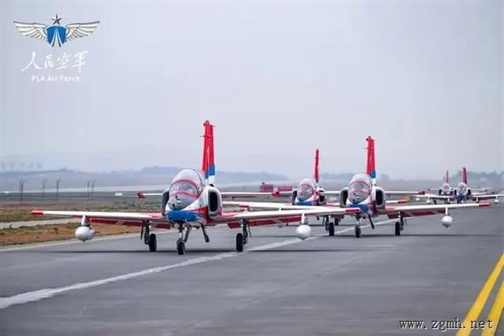 空军“红鹰”飞行表演队将参加老挝人民军建军75周年庆祝活动