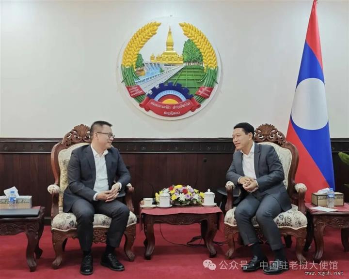 王畅临时代办向老挝副总理兼外长沙伦赛宣介中央外事工作会议精神