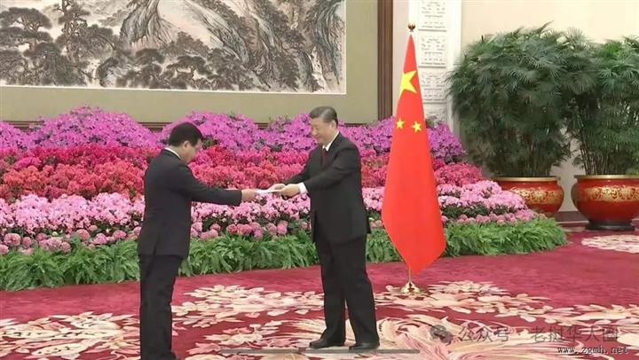 中国领导人接见老挝新任驻华全权大使！