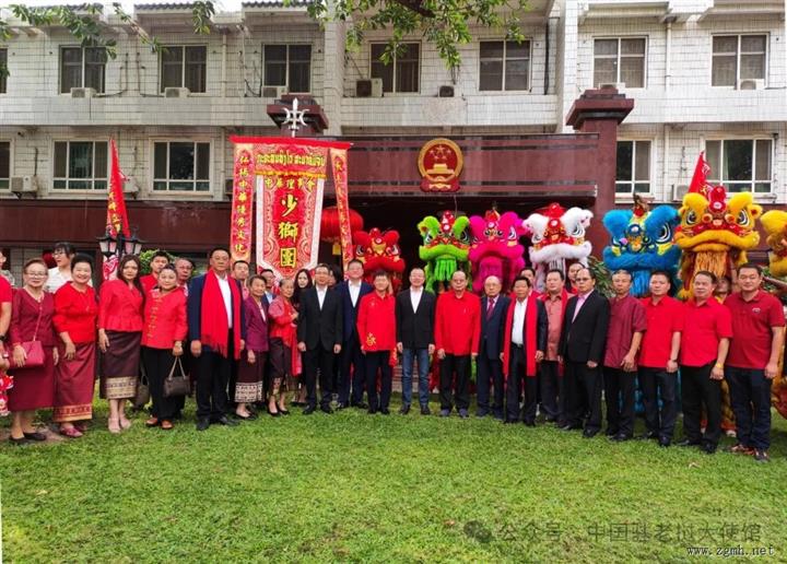 老挝侨界代表到中国大使馆拜年