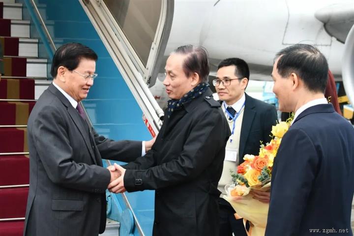 老挝主席通伦·西苏里携团访问越南，参加两党会议
