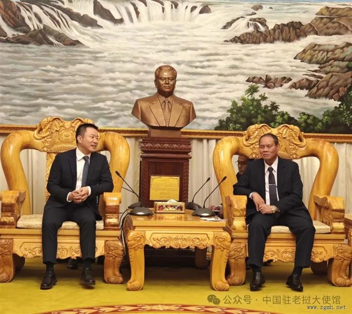 王畅临时代办会见老挝副总理兼公安部部长威莱