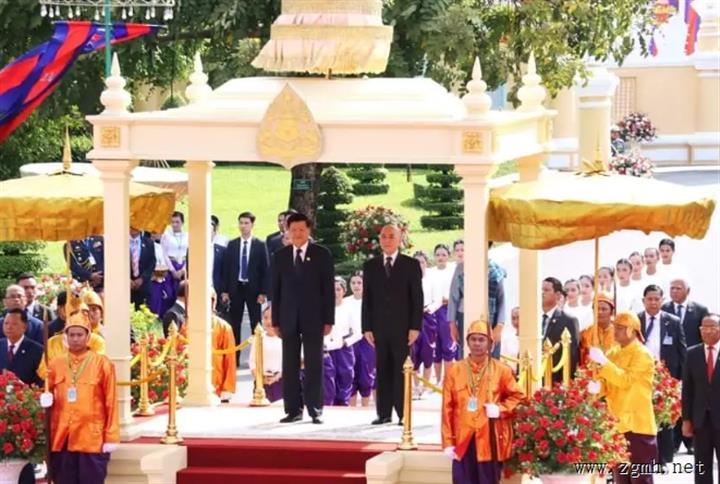 老挝国家主席通伦访问柬埔寨会见诺罗敦·西哈莫尼