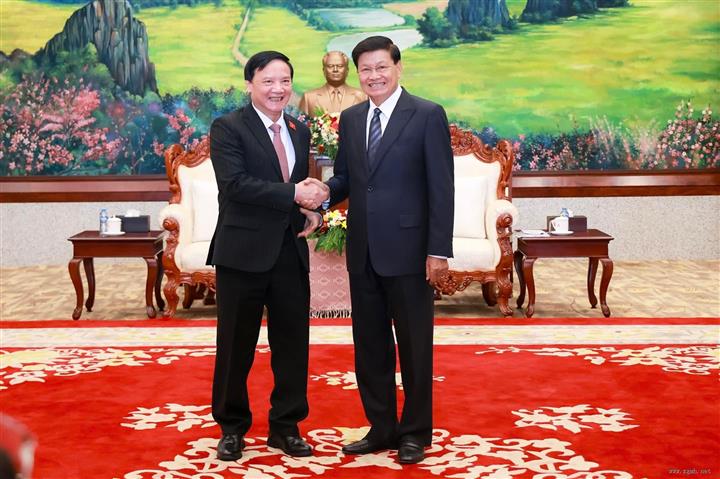 通伦·西苏里同志热烈欢迎越南国会副主席