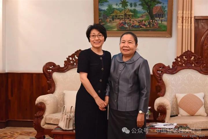 老挝党中央政治局委员、中组部部长西赛热烈祝贺中共二十届三中全会胜利闭幕