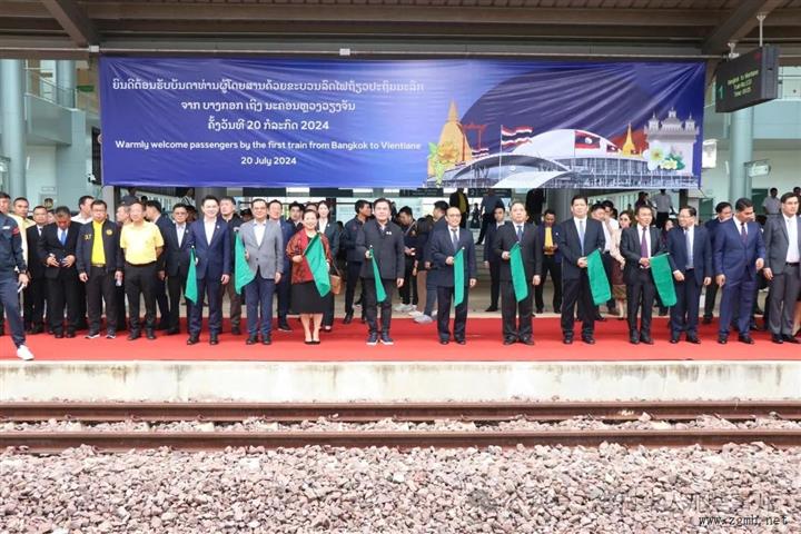 老挝至泰国直达列车到站！