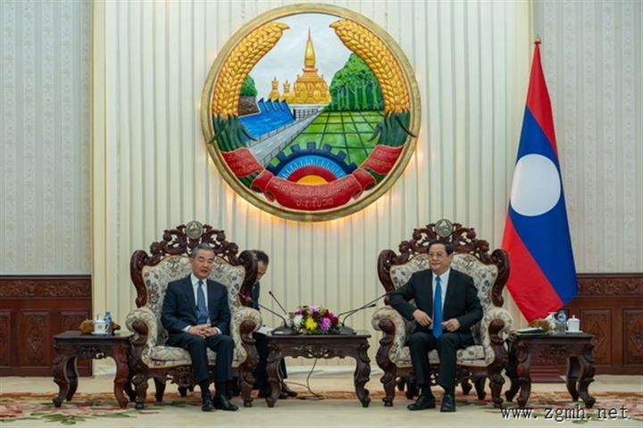 老挝总理宋赛会见王毅