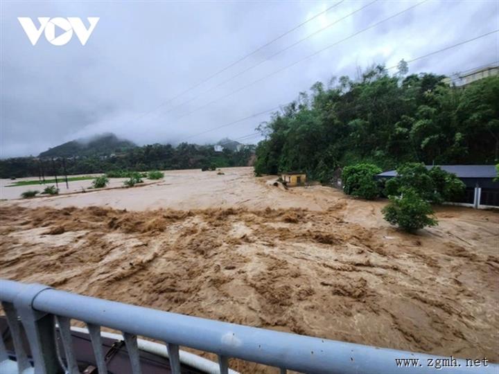 台风“摩羯”和其引发的山洪、山体滑坡、泥石流已造成326人死亡和失踪