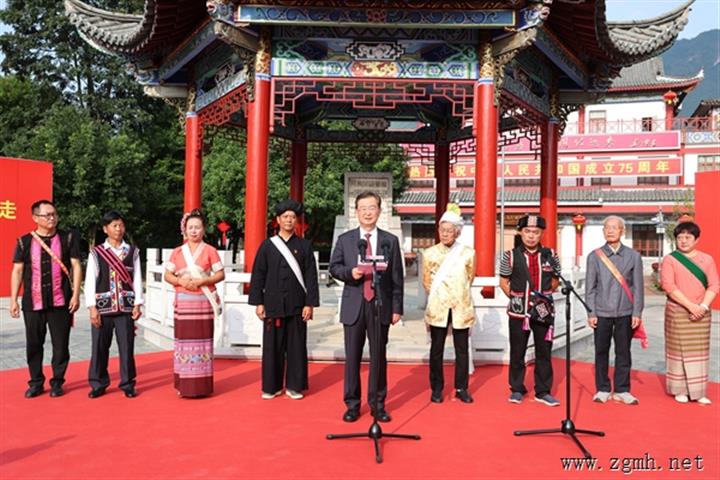 王宁赴宁洱县宣读习近平总书记 给普洱民族团结誓词碑盟誓代表后代的回信 牢记重要嘱托 续写誓词碑故事 