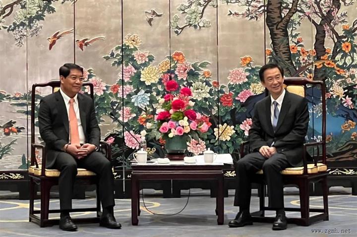 老挝首都万象市市长阿沙庞通·西潘敦率团访问中国广东省