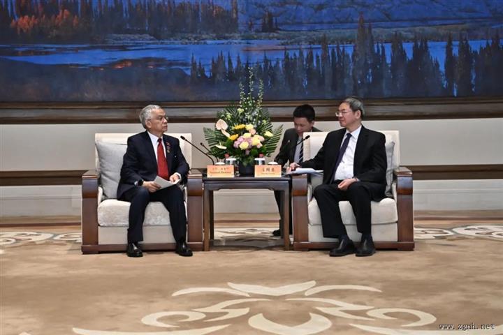 老挝国会副主席宋玛·奔舍那率代表团访问甘肃