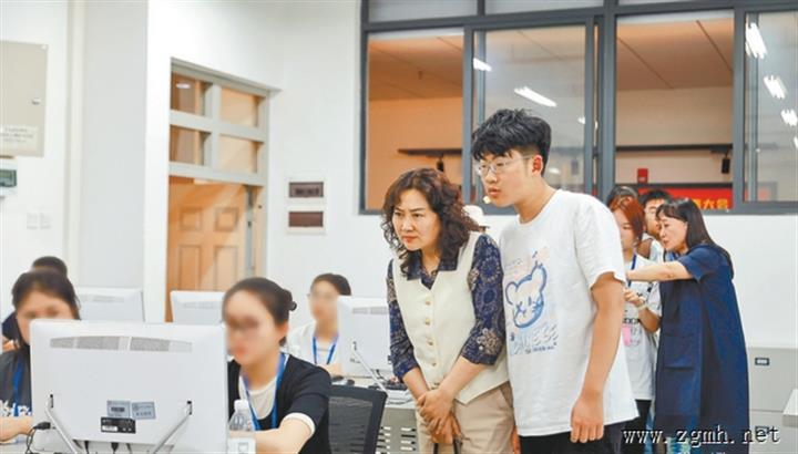 我省举行高考评卷开放日活动