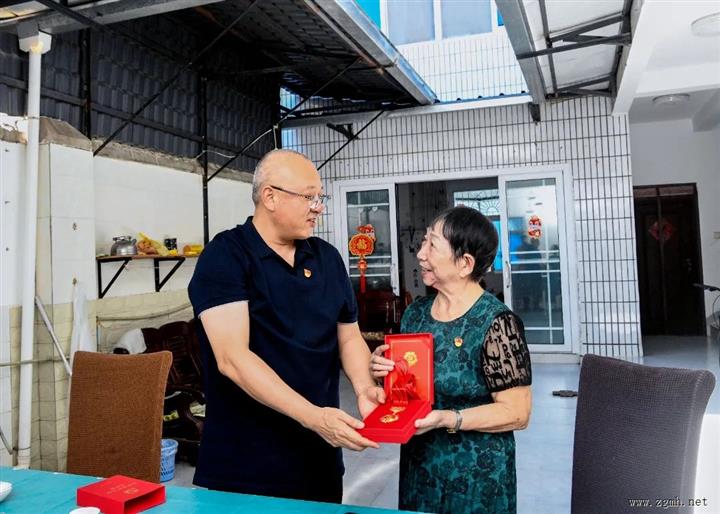 朱家伟在“七一”前夕带队开展走访慰问活动