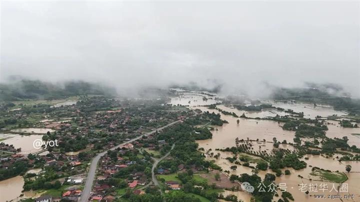 万象省蒙县持续数小时降雨，导致多条河流水位上涨。由于排水工作尚未完成，部分低洼地区及河岸房屋被淹。
