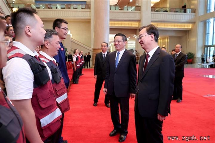 省领导会见赴缅甸抗震救灾工作队员 王宁出席并讲话 王予波刘晓凯参加