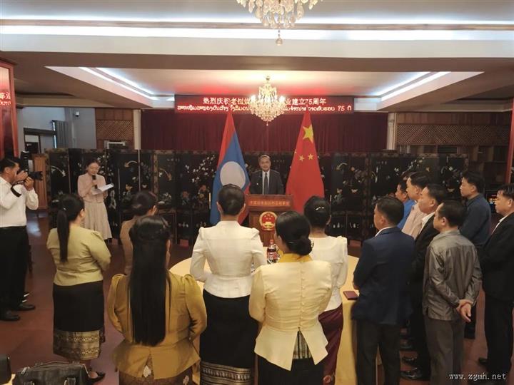 驻琅勃拉邦总领馆同老挝北部新闻界进行友好交流