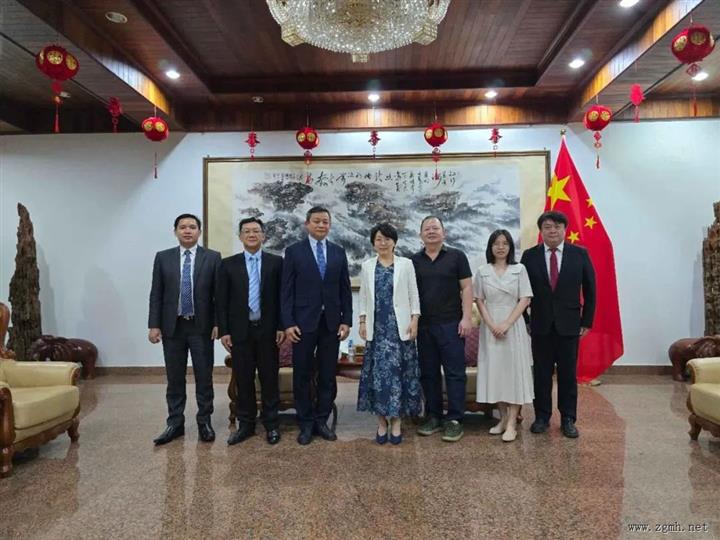 苏发努冯大学校长维拉一行拜访中国驻老挝大使方虹女士