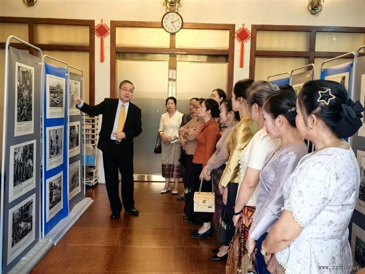 驻琅勃拉邦总领馆同琅省妇女代表举行友好交流会