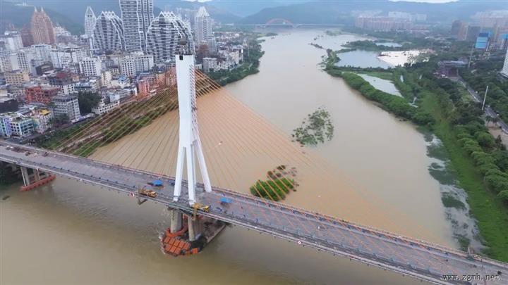 西双版纳大桥危旧桥梁改造工程进入尾声，预计9月下旬全面完工     
