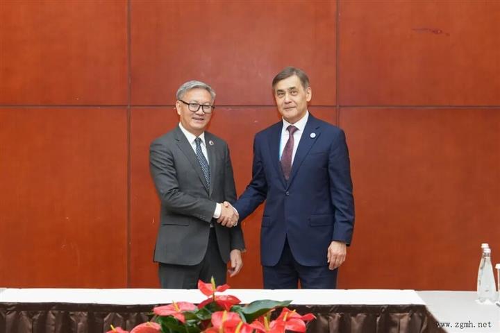老挝外长会见上海合作组织秘书长