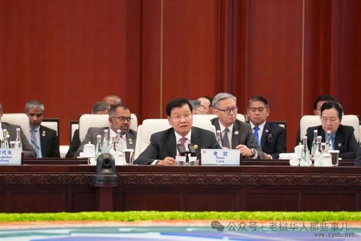 老挝人民民主共和国主席通伦·西苏里率领高级别代表团出席在中国天津举行的上海合作组织第二十五次峰会。