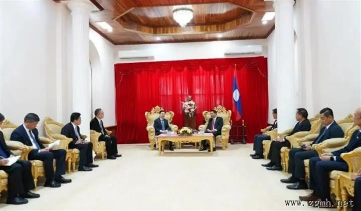 中国江苏省代表团拜会老挝琅勃拉邦省委书记