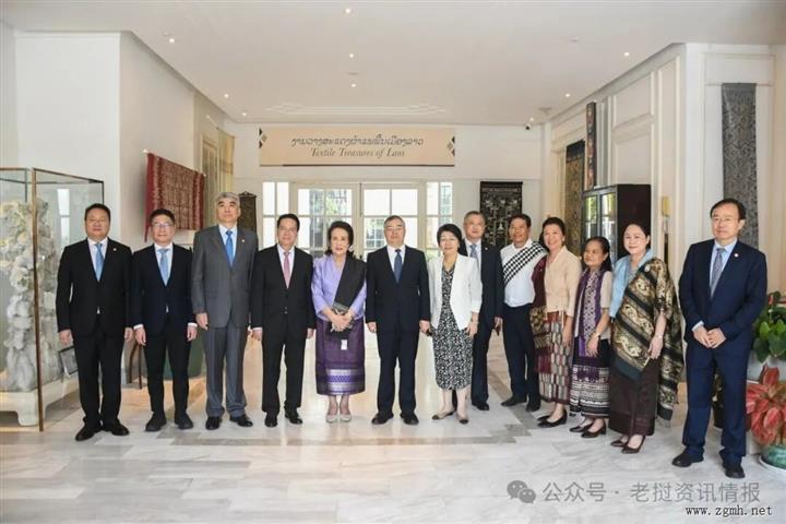 李书磊同志抵达老挝人民民主共和国