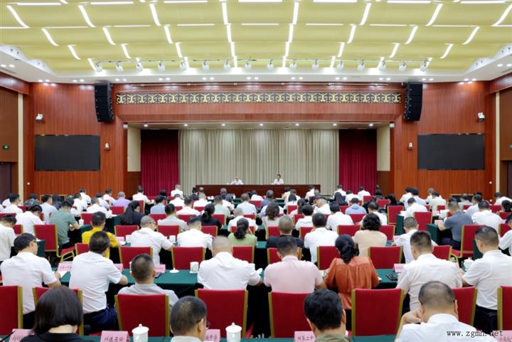 学习贯彻党的二十届四中全会精神省委宣讲团报告会在西双版纳举行