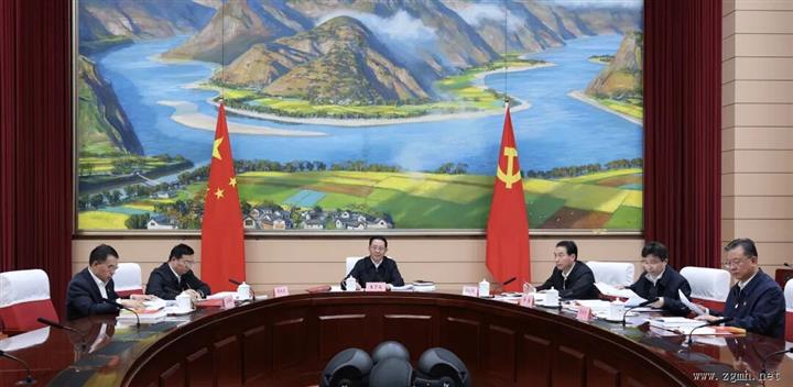 王予波主持省政府党组理论学习中心组集中学习并研究“十五五”规划编制