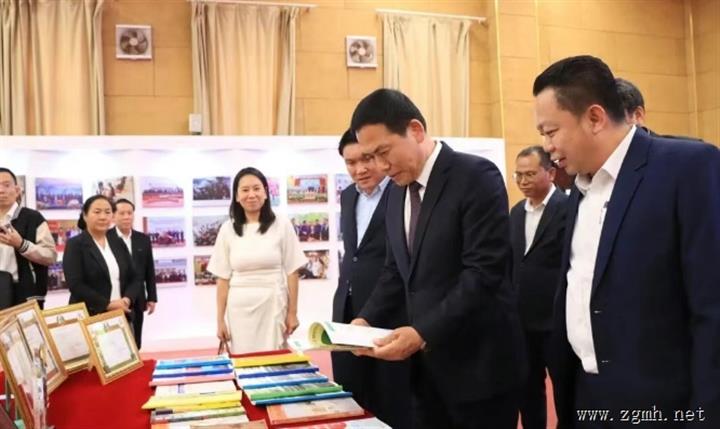 老挝国立大学领导层接待中国云南省昆明市副市长王云林代表团