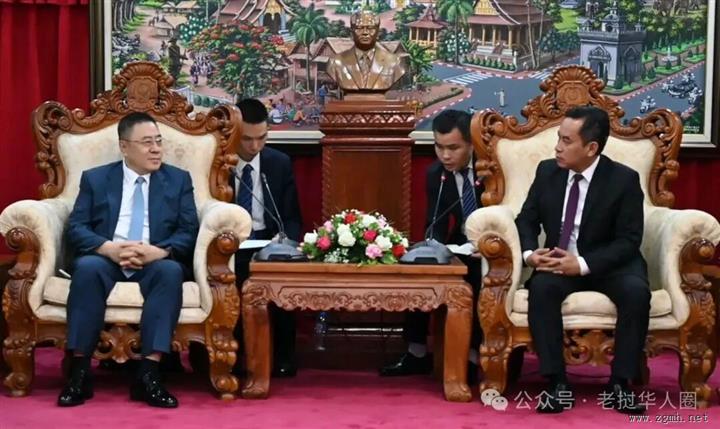 老挝公安部副部长苏里纳·乔巴瑟中将欢迎中国云南省委常委、政法委书记胡大鹏先生来访。