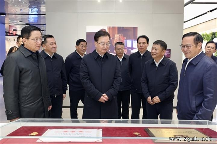 省委省政府举行民营企业座谈会 深入学习贯彻党的二十届四中全会精神 激励民营企业在开创云南发展新局面中