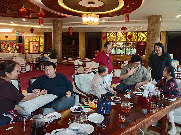 老挝云南众森矿业助力老挝友人体验中医诊疗