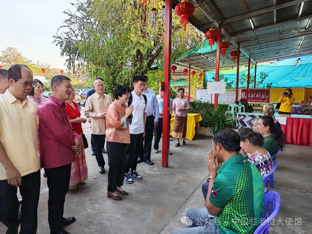 方虹大使与在老华侨华人共庆新春