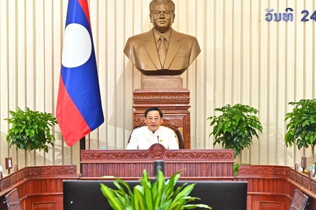 老挝政府1-2月例会在总理府开幕