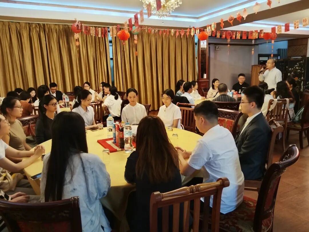 驻琅勃拉邦总领馆举行领区中方中文教师新春“团圆饭”活动         中国驻琅勃拉邦总领事馆   