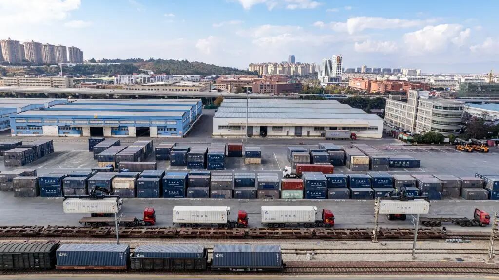 中老铁路运输货物突破8000万吨