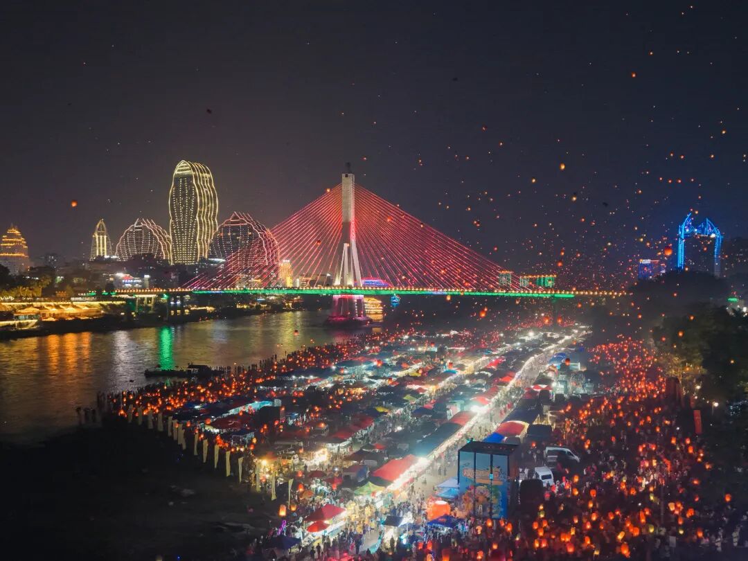 【同饮一江水 共泼吉祥水】万盏明灯汇星河 今夜不赶时间 只盼万星如愿