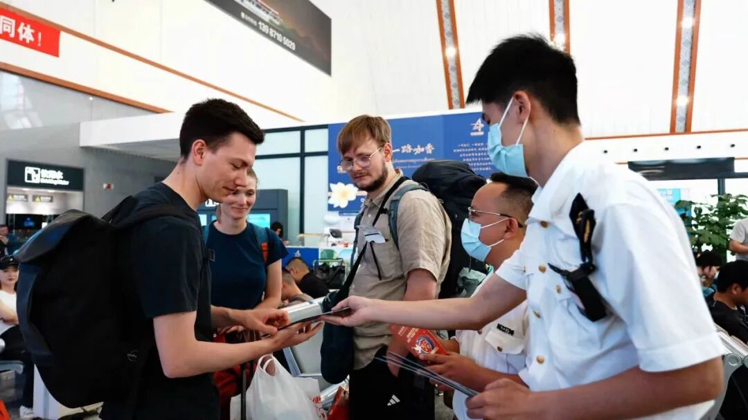 国门生物安全普法活动走进中老铁路磨憨口岸